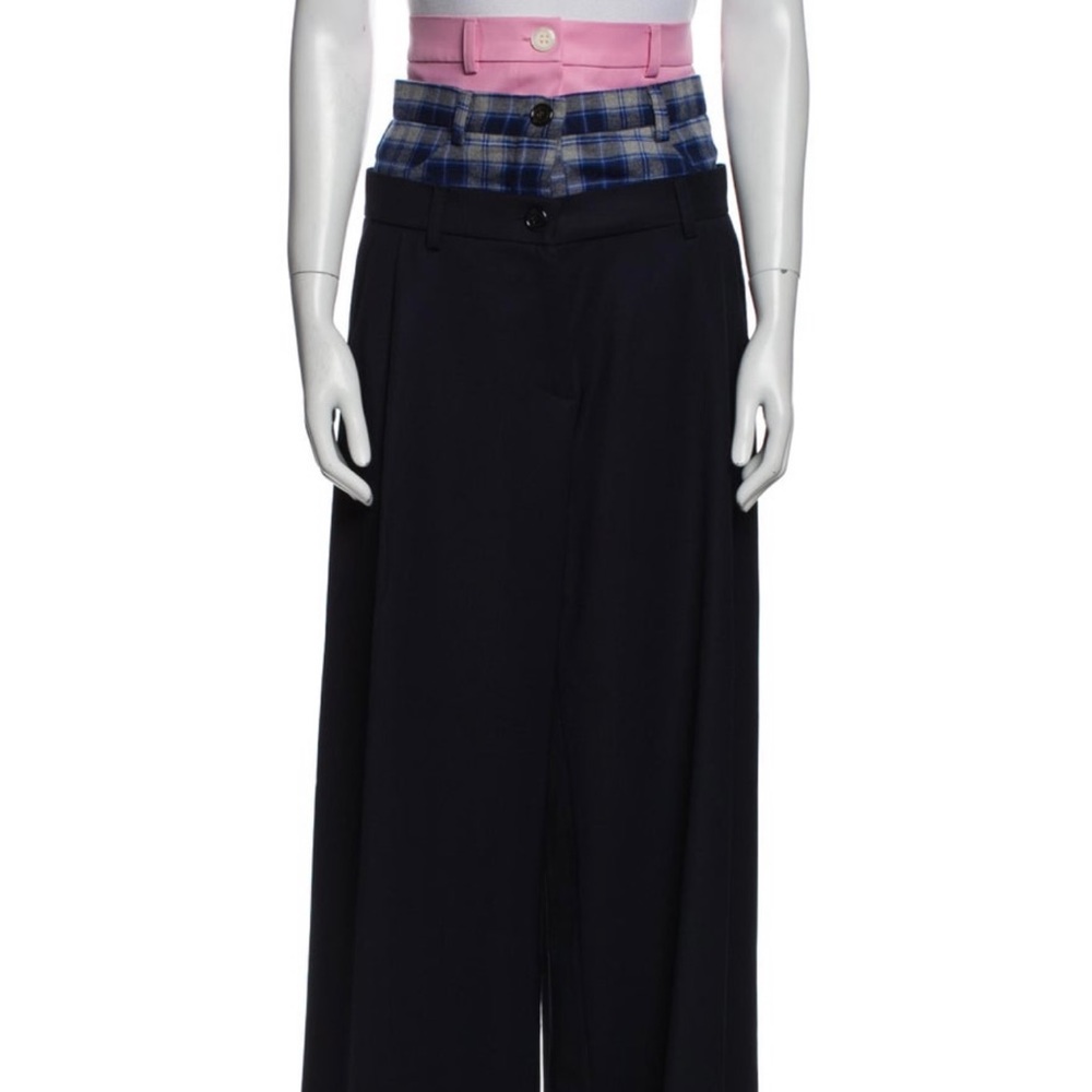 Fits like a size 4.

Waist: 24”
Hip: 38”
Rise: 17.5”
Inseam: 30”
Retail: $1195